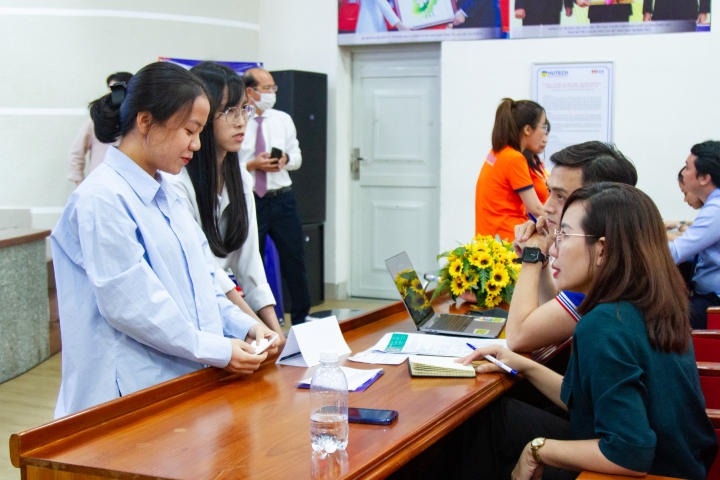 “Thực tập sinh 1Step 2022”: Cơ hội thực tập tại SCB cho sinh viên Khoa Tài chính - Thương mại 110
