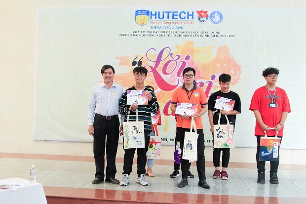 Sinh viên HUTECH trang trí túi canvas và thiệp mừng chào đón ngày Nhà giáo Việt Nam 20/11 89