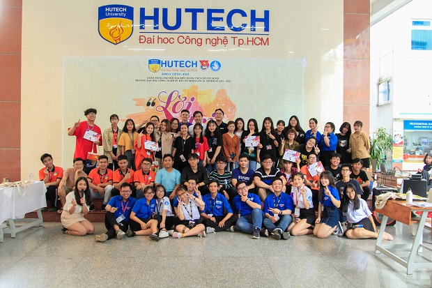 Sinh viên HUTECH trang trí túi canvas và thiệp mừng chào đón ngày Nhà giáo Việt Nam 20/11 95