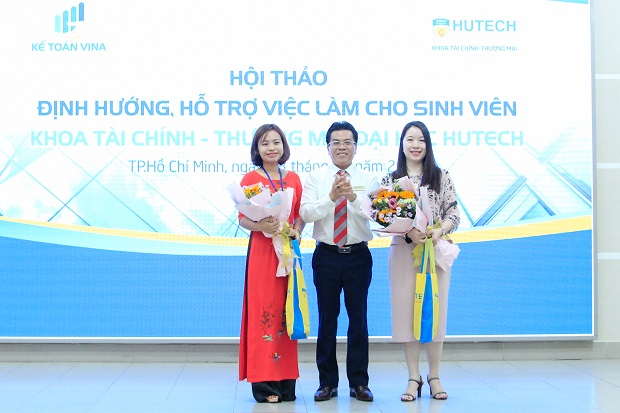 Sinh viên Tài chính - Thương mại HUTECH tìm hiểu cơ hội nghề nghiệp với công ty Kế toán Vina 39