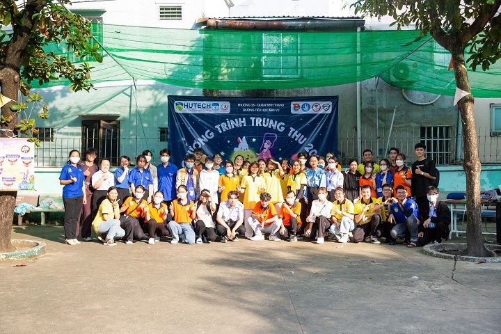 Sinh viên Khoa Dược và Khoa Nhật Bản học đem “Giấc mơ trăng rằm” tới các em nhỏ Trường Tiểu học Tầm Vu 108