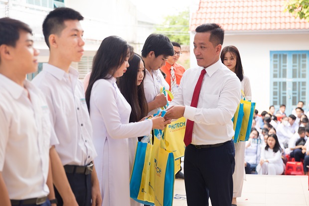Về Bình Thuận, gặp gỡ tập thể đạt giải Ba cuộc thi Thiết kế áo lớp tại trường THPT Phan Bội Châu 67