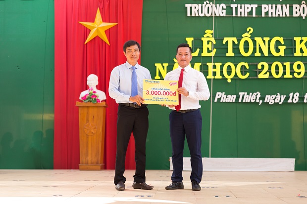 Về Bình Thuận, gặp gỡ tập thể đạt giải Ba cuộc thi Thiết kế áo lớp tại trường THPT Phan Bội Châu 35