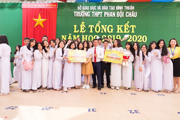 Về Bình Thuận, gặp gỡ tập thể đạt giải Ba cuộc thi Thiết kế áo lớp tại trường THPT Phan Bội Châu 16