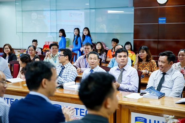 HUTECH hosts the Industry Revolution 4.0 Conference and its applications in the field of economics 183
