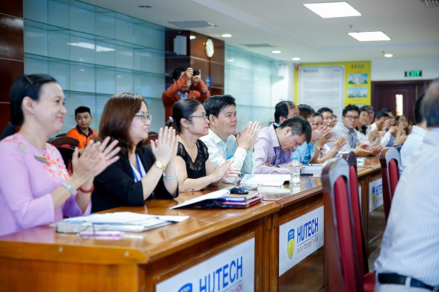 HUTECH hosts the Industry Revolution 4.0 Conference and its applications in the field of economics 31