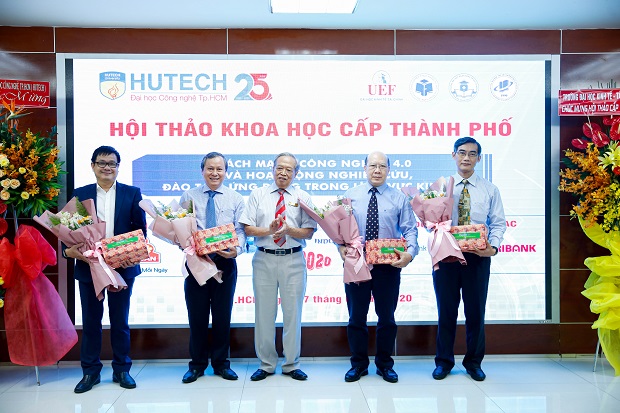 HUTECH hosts the Industry Revolution 4.0 Conference and its applications in the field of economics 59