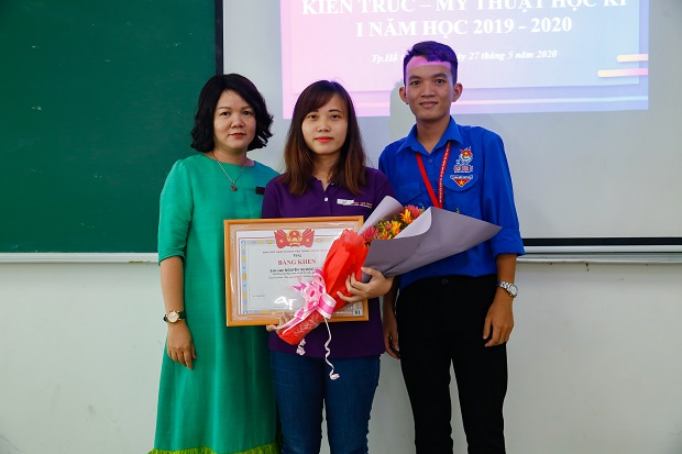Các Khoa/Viện HUTECH tuyên dương, khen thưởng sinh viên tiêu biểu HKI, năm học 2019 - 2020 239