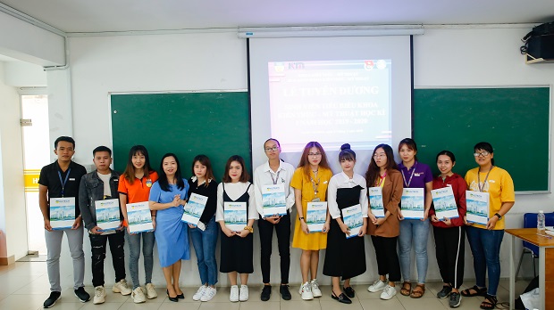 Các Khoa/Viện HUTECH tuyên dương, khen thưởng sinh viên tiêu biểu HKI, năm học 2019 - 2020 253