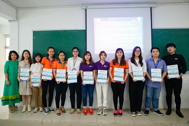Các Khoa/Viện HUTECH tuyên dương, khen thưởng sinh viên tiêu biểu HKI, năm học 2019 - 2020 256