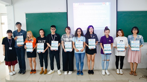 Các Khoa/Viện HUTECH tuyên dương, khen thưởng sinh viên tiêu biểu HKI, năm học 2019 - 2020 257