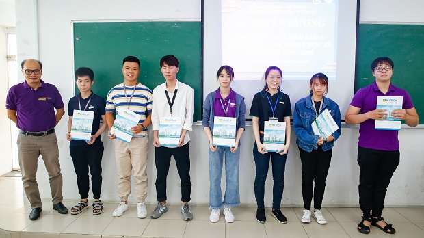 Các Khoa/Viện HUTECH tuyên dương, khen thưởng sinh viên tiêu biểu HKI, năm học 2019 - 2020 260