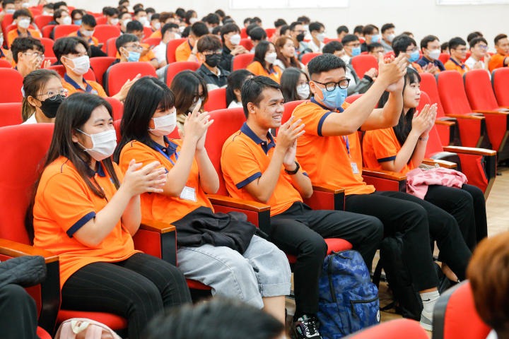 Viện Đào tạo Quốc tế khởi động chuỗi hoạt động chào mừng tân sinh viên "Orientation day of the new school year 2022-2023" 99