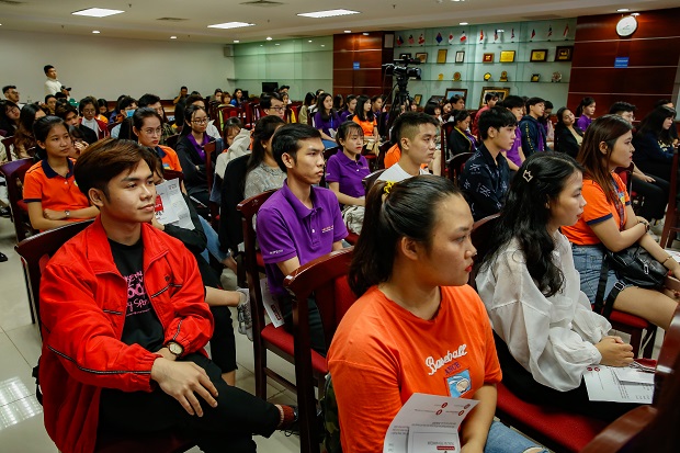 Sinh viên HUTECH tìm hiểu câu chuyện Ngành và Nghề Thời trang tại Việt Nam 10