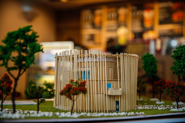 Admire the miniature models resembling famous architectural buildings made by HUTECH students 118