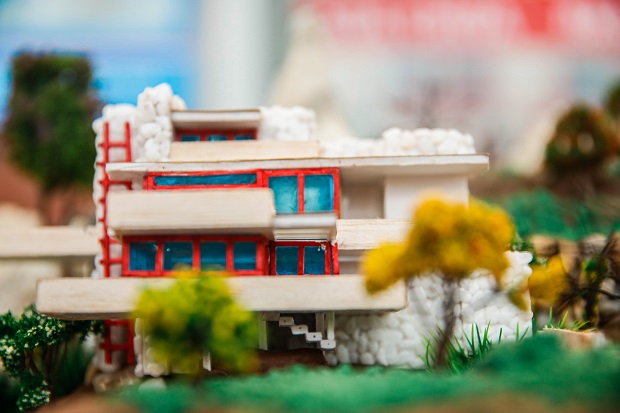 Admire the miniature models resembling famous architectural buildings made by HUTECH students 148