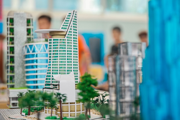 Admire the miniature models resembling famous architectural buildings made by HUTECH students 54