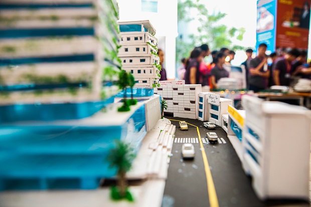 Admire the miniature models resembling famous architectural buildings made by HUTECH students 106