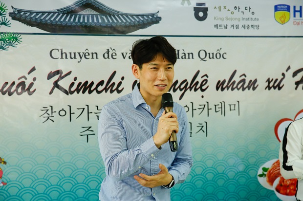 ​Sinh viên HUTECH cùng nghệ nhân Hàn Quốc học cách làm Kim chi truyền thống 49