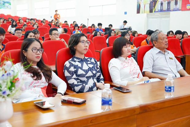 Các Khoa/Viện HUTECH tuyên dương, khen thưởng sinh viên tiêu biểu HKI, năm học 2019 - 2020 80