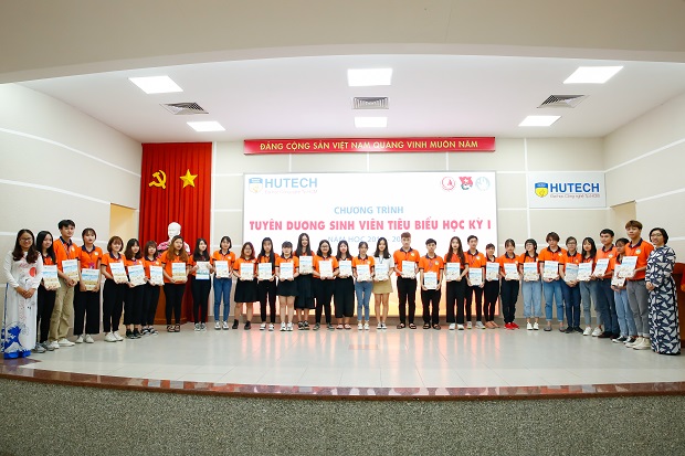Các Khoa/Viện HUTECH tuyên dương, khen thưởng sinh viên tiêu biểu HKI, năm học 2019 - 2020 68