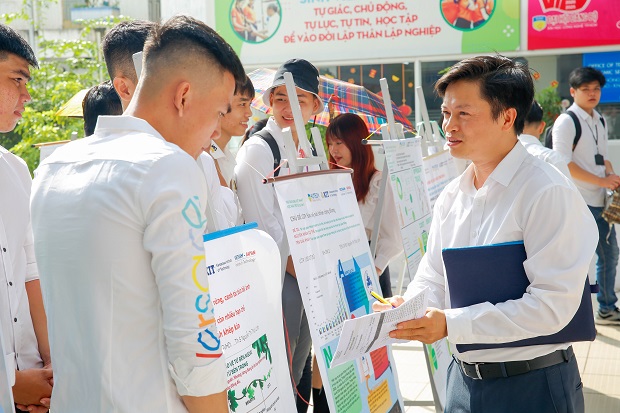 Sinh viên VJIT ra mắt các dự án “Bảo vệ sức khỏe cộng đồng” tại Phiên công bố Poster - PD2 93