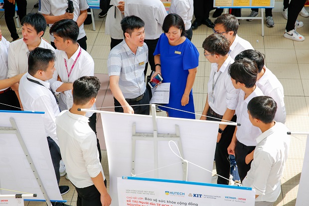 Sinh viên VJIT ra mắt các dự án “Bảo vệ sức khỏe cộng đồng” tại Phiên công bố Poster - PD2 98