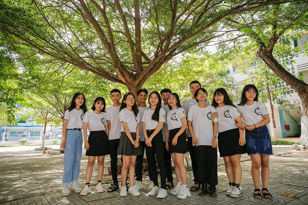 Về Bình Thuận, gặp gỡ tập thể đạt giải Ba cuộc thi Thiết kế áo lớp tại trường THPT Phan Bội Châu 80