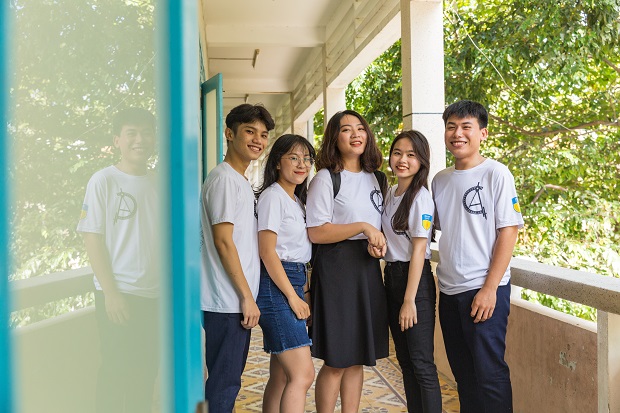 Về Bình Thuận, gặp gỡ tập thể đạt giải Ba cuộc thi Thiết kế áo lớp tại trường THPT Phan Bội Châu 89