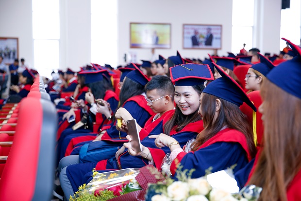 Rạng rỡ niềm vui tốt nghiệp của các Tân Cử nhân, Tân Kỹ sư HUTECH 24
