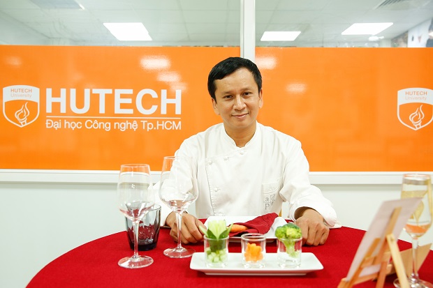 Vào bếp cùng Bếp trưởng Alain Nguyễn - "giờ học" đặc biệt của sinh viên HUTECH 67