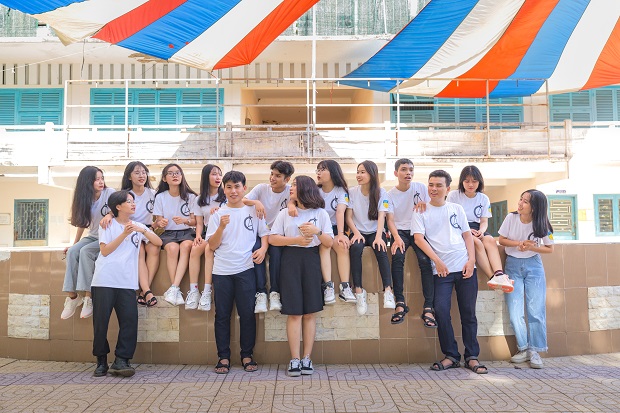 Về Bình Thuận, gặp gỡ tập thể đạt giải Ba cuộc thi Thiết kế áo lớp tại trường THPT Phan Bội Châu 98