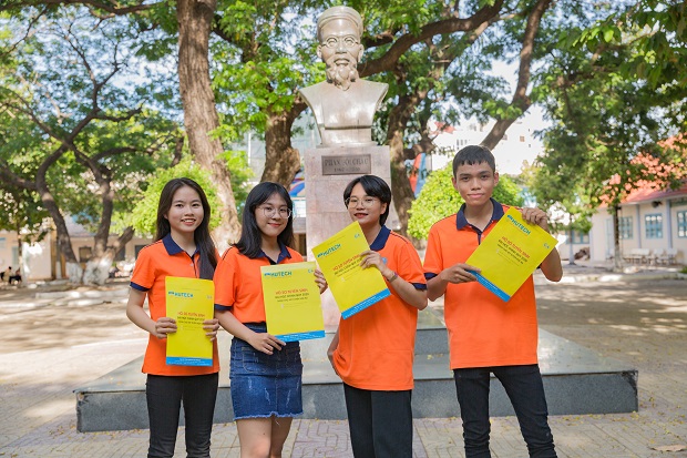 Về Bình Thuận, gặp gỡ tập thể đạt giải Ba cuộc thi Thiết kế áo lớp tại trường THPT Phan Bội Châu 110