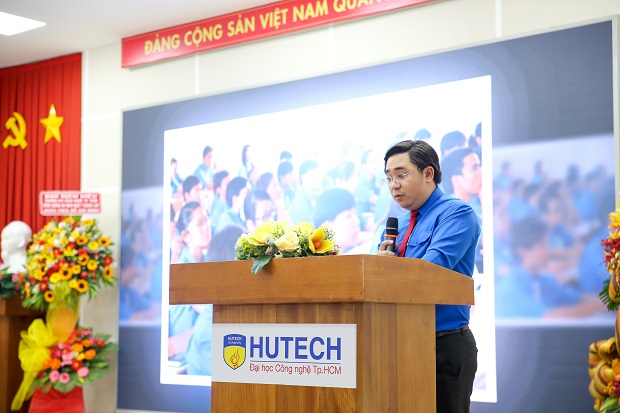 HUTECH tổ chức Lễ kỷ niệm 90 năm ngày thành lập Đoàn TNCS Hồ Chí Minh, kết nạp Đảng cho 08 quần chúng ưu tú 137