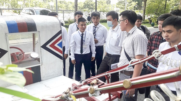 Highlights from the 2020 HUTECH TECHSHOW and new ideas to improve machine performance from the Institute of Engineering students 33