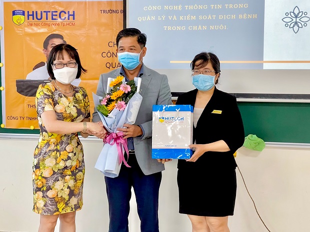 Sinh viên Khoa Thú y - Chăn nuôi HUTECH cập nhật “kiến thức ” cùng Tổng  Giám đốc MSD Animal Health Vietnam