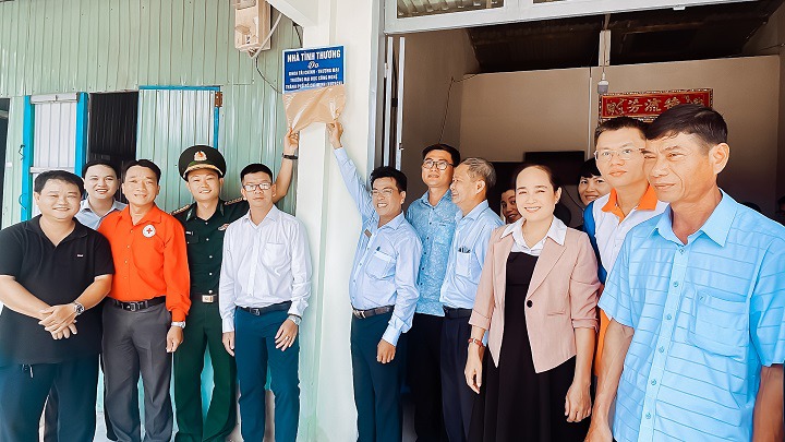 Khoa Tài chính - Thương mại trao tặng Nhà tình thương tại huyện Cần Giờ (TP.HCM) 6