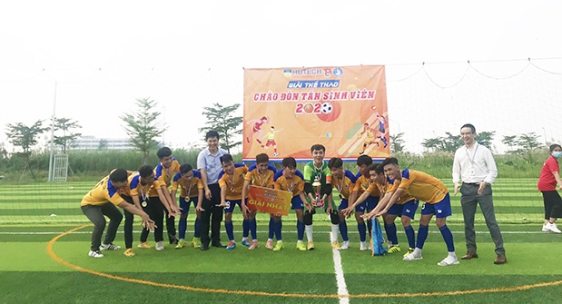 Đội CTXH-HUTECH vô địch môn Bóng đá nam Giải thể thao Tân Sinh viên 2020 35