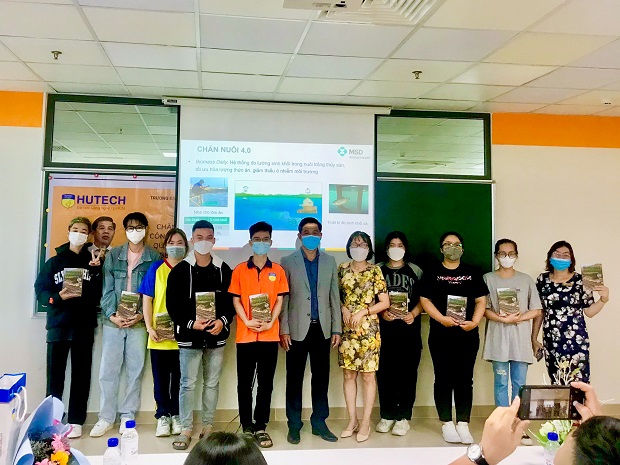Sinh viên Khoa Thú y - Chăn nuôi HUTECH cập nhật “kiến thức chăn nuôi 4.0” cùng Tổng Giám đốc MSD Animal Health Vietnam 90