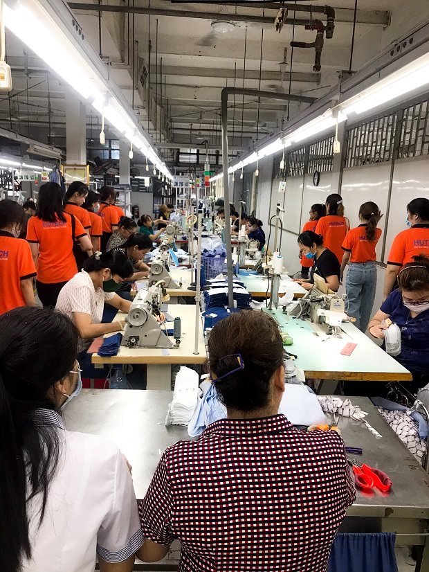 Sinh viên ngành Công nghệ dệt, may tham quan thực tế tại Công ty may Hưng Phú 4
