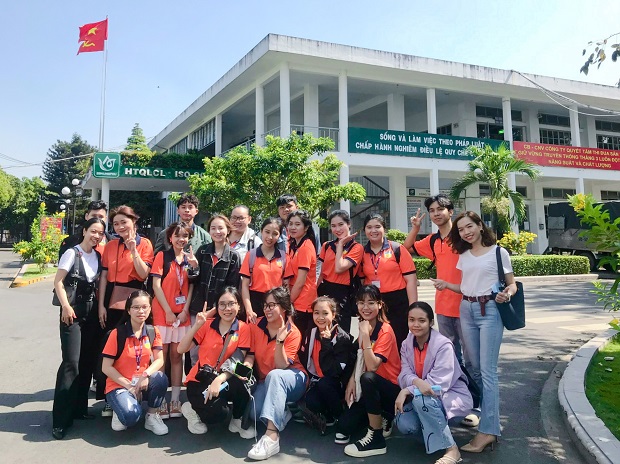 Sinh viên ngành Công nghệ Dệt May tham quan công ty May Hưng Phú thuộc Tổng công ty 28 Bộ Quốc Phòng 83