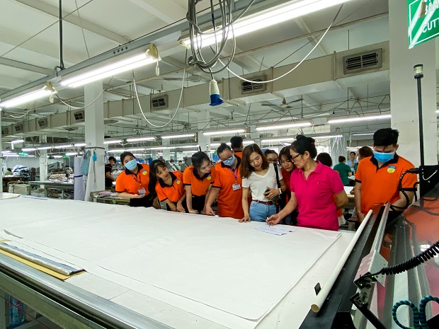 Sinh viên ngành Công nghệ dệt, may tham quan thực tế tại Công ty may Hưng Phú 33