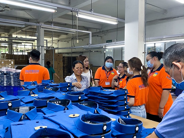 Sinh viên ngành Công nghệ Dệt May tham quan công ty May Hưng Phú thuộc Tổng công ty 28 Bộ Quốc Phòng 81