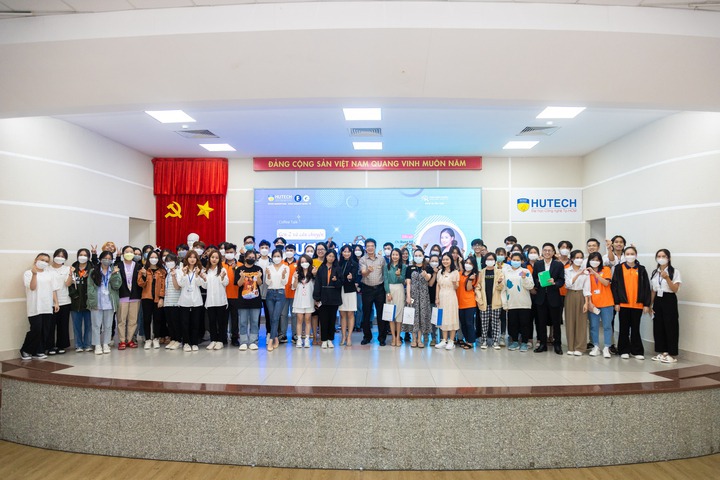 Cùng tân sinh viên Khoa Marketing - Kinh doanh quốc tế đón loạt bí quyết rèn luyện vào ngày 13/10 tới 17