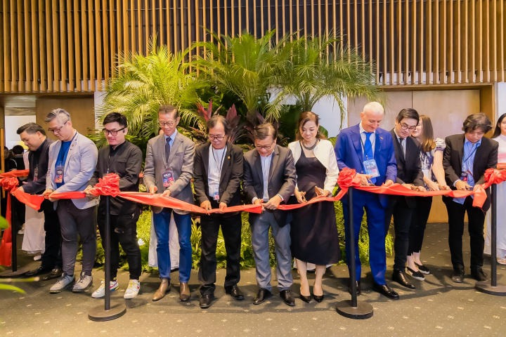 Giảng viên và sinh viên Khoa Kiến trúc - Mỹ thuật HUTECH tham dự Tuần lễ Thiết kế Việt Nam 2022 43