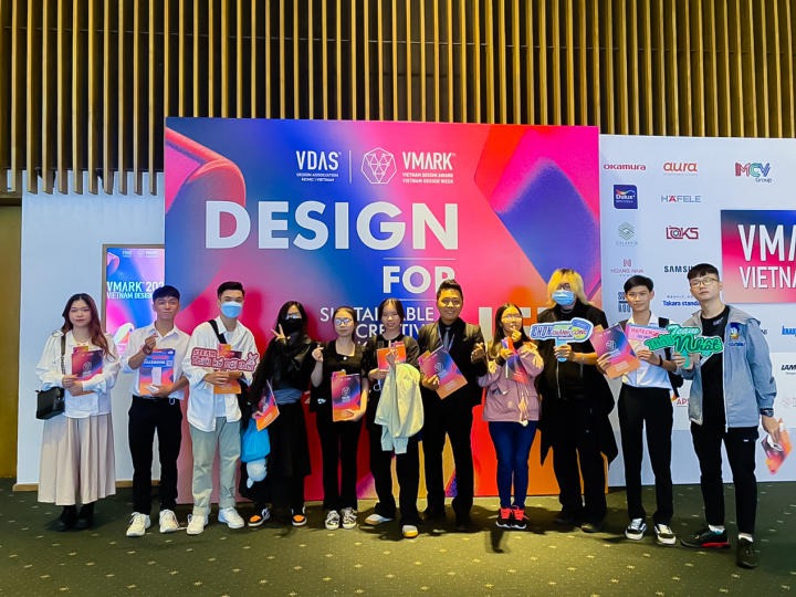 Giảng viên và sinh viên Khoa Kiến trúc - Mỹ thuật HUTECH tham dự Tuần lễ Thiết kế Việt Nam 2022 83