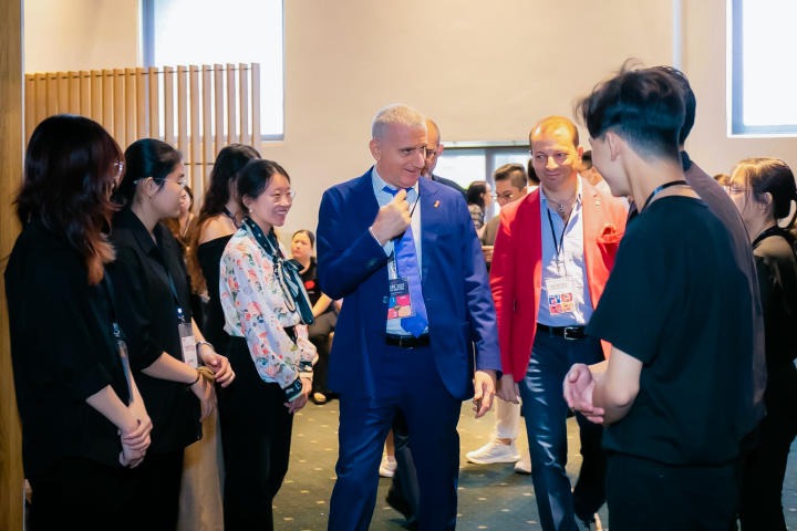 Giảng viên và sinh viên Khoa Kiến trúc - Mỹ thuật HUTECH tham dự Tuần lễ Thiết kế Việt Nam 2022 10