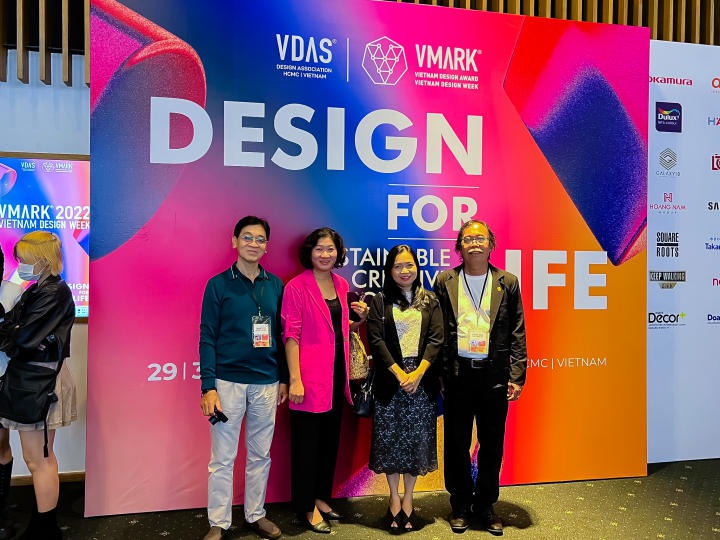 Giảng viên và sinh viên Khoa Kiến trúc - Mỹ thuật HUTECH tham dự Tuần lễ Thiết kế Việt Nam 2022 31