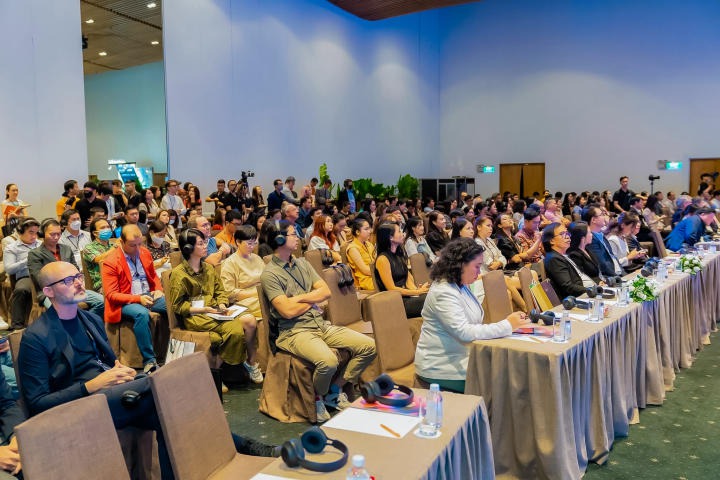 Giảng viên và sinh viên Khoa Kiến trúc - Mỹ thuật HUTECH tham dự Tuần lễ Thiết kế Việt Nam 2022 18