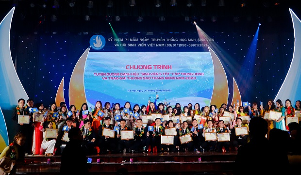 56 cá nhân, 4 tập thể “Sinh viên 5 tốt” cấp Trung ương và 01 “Sao Tháng Giêng” của HUTECH được vinh danh tại Hà Nội 21